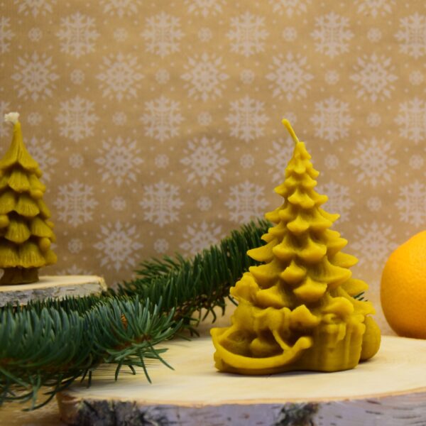 Świeca choinka z prezentami