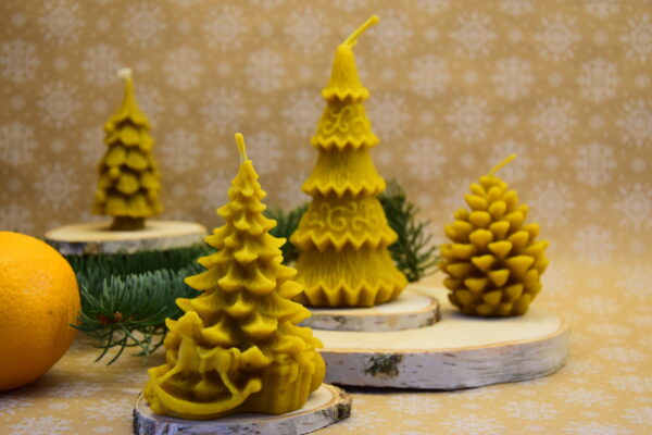 Świeca choinka z prezentami