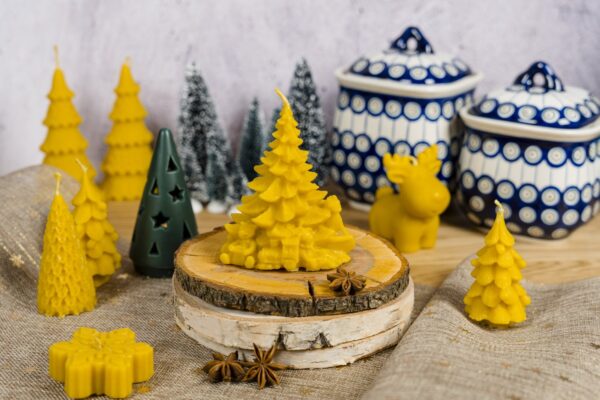 Świeca choinka z prezentami