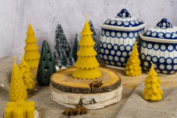 Świeca choinka z falbanką