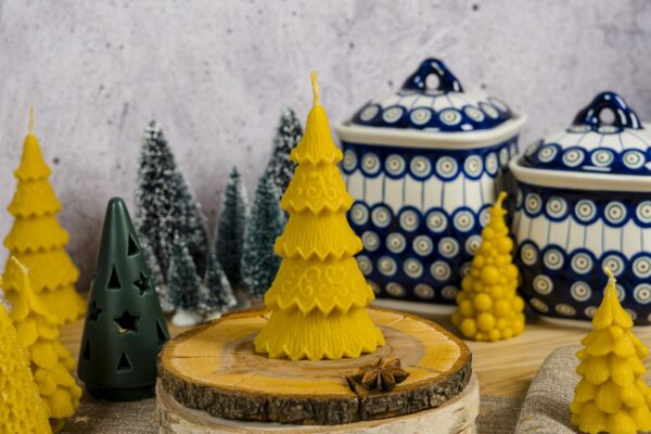 Świeca choinka z falbanką