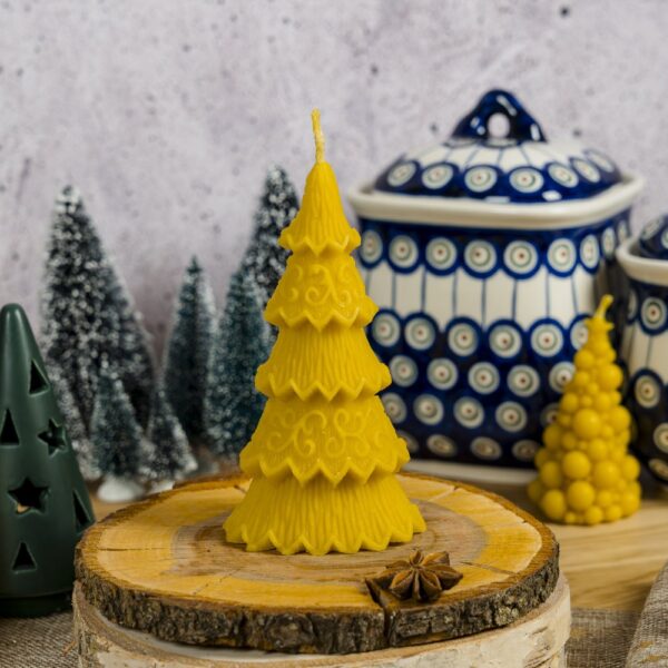 Świeca choinka z falbanką